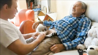 Père pipe - Amateur Hunk Suce