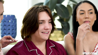 MomDrips Ophelia Kaan And Bianca Bangs Movie Night Threesome WRB