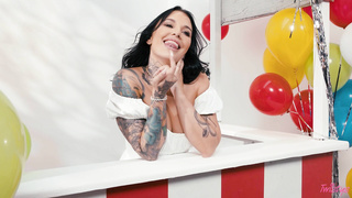 WhenGirlsPlay Ivy Lebelle And Queenie Sateen Kissing Booth Cuties WRB