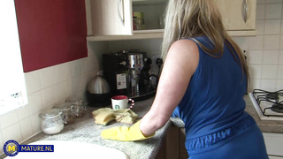 MatureNL Kaz B Caught Jerking Off To My Stepmom PP