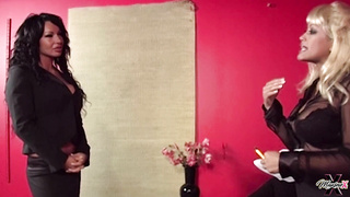MaxineX Layla Lust Comes To MaxineProductions FETiSH