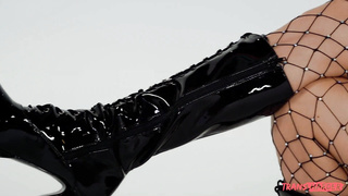 TransHarder Sidra Sage, Melanie Brooke / No Distractions, Total Domination