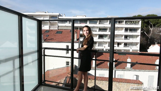 JacquieEtMichelTV Natalia Enters The Lion Cage FRENCH