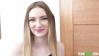 ShesNew Daisy Lavoy Tasting Like Flowers