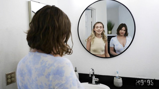 IKnowThatGirl Khloe Kingsley Close Calls